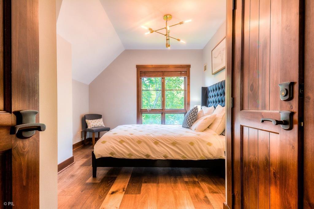 1500, Chemin du Versant-Soleil · 12 · Primary bedroom