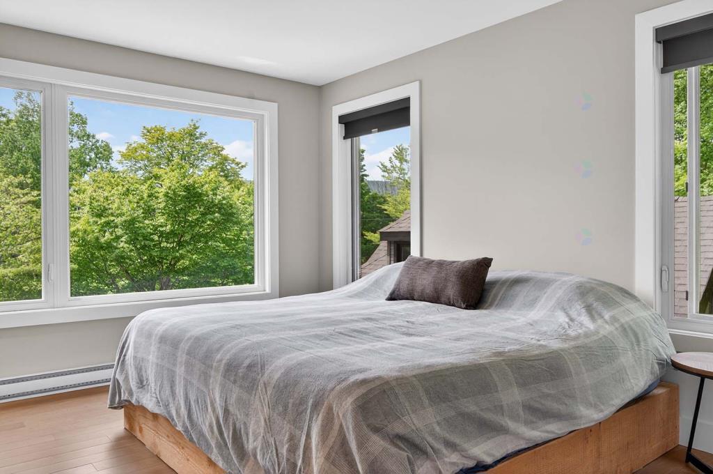 460, Chemin du Mont-la-Tuque · Primary bedroom