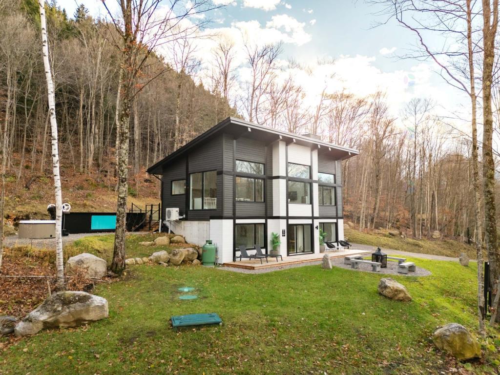 370, Chemin du Mont-la-Tuque · Exterior